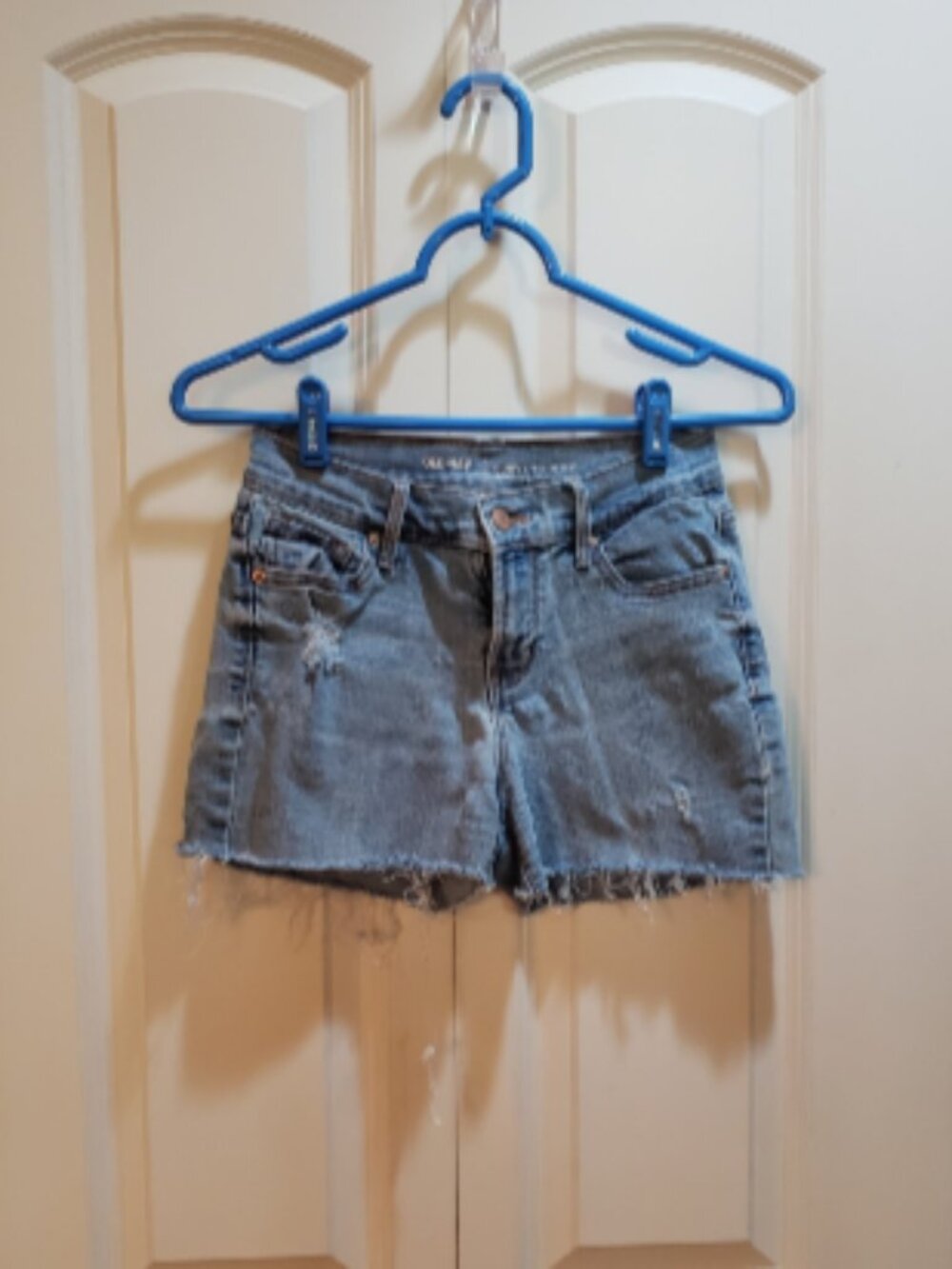 Old Navy Mid-Rise Curvy Distressed Cutoff Denim Shorts Light Wash Size 0